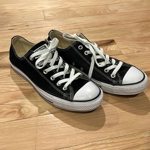 Converse Chuck Taylor All Star men’s 8 women’s 10